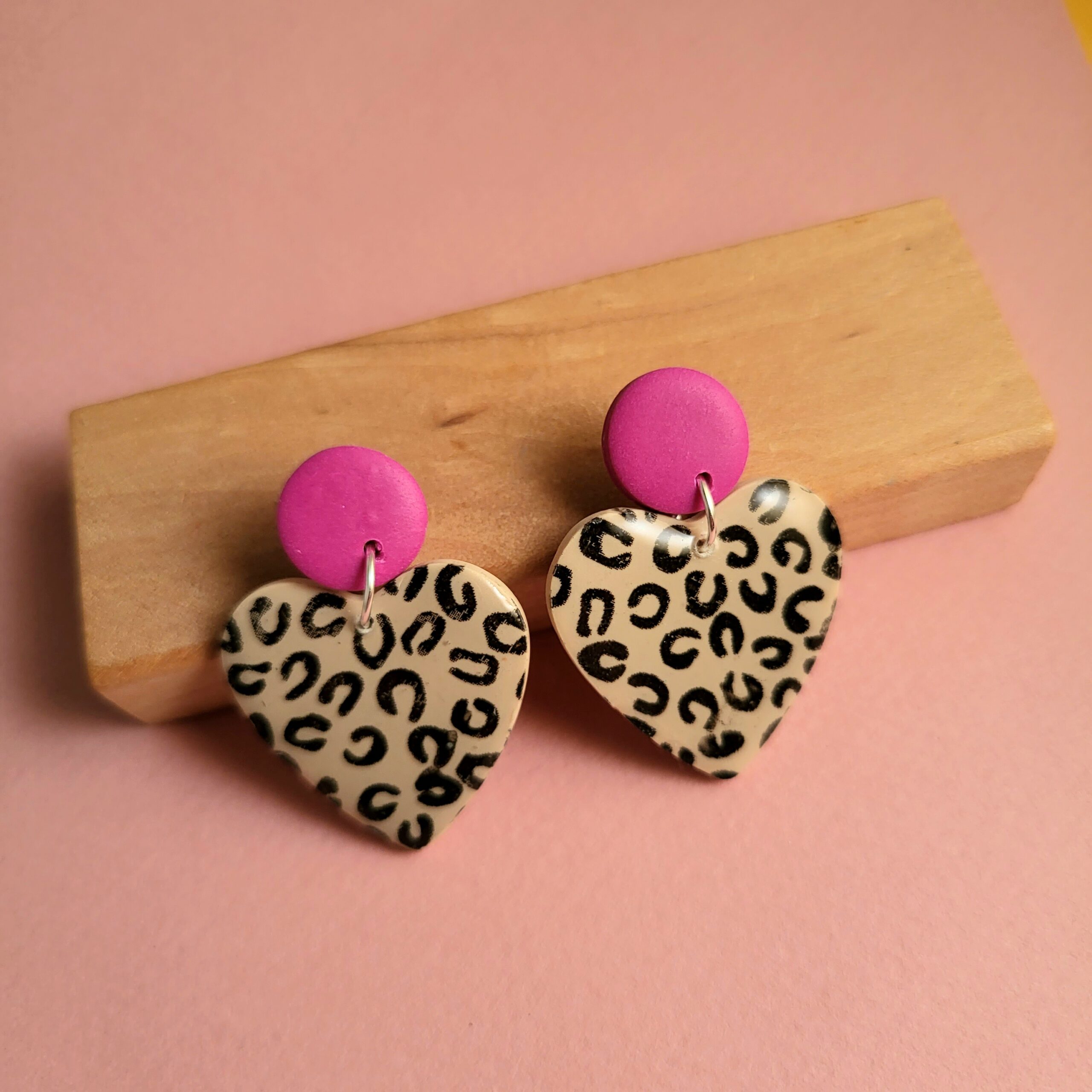 Boucles coeur leopard rose